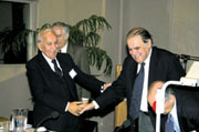 Der ehemalige Generalsekretar des ORK Emilio Castro und Enrique Iglesias BID-Prasident