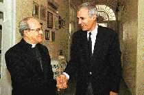 Dr. Konrad Raiser.während des ökumenischen Besuchs mit dem katholischen. Erzbischof von Havana, Kardinal Jaime Ortega.